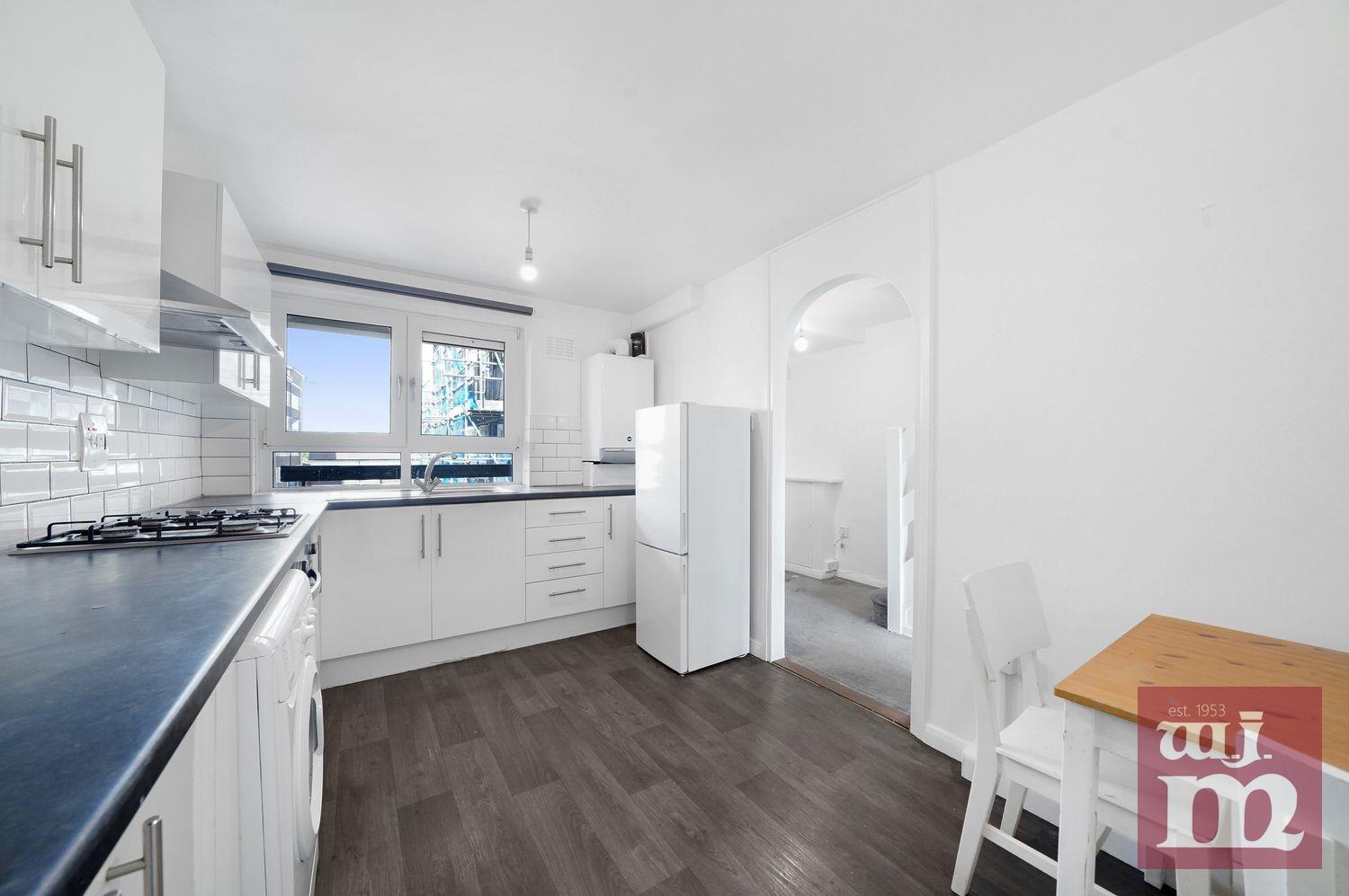2 bed property in Howcroft House, Bow